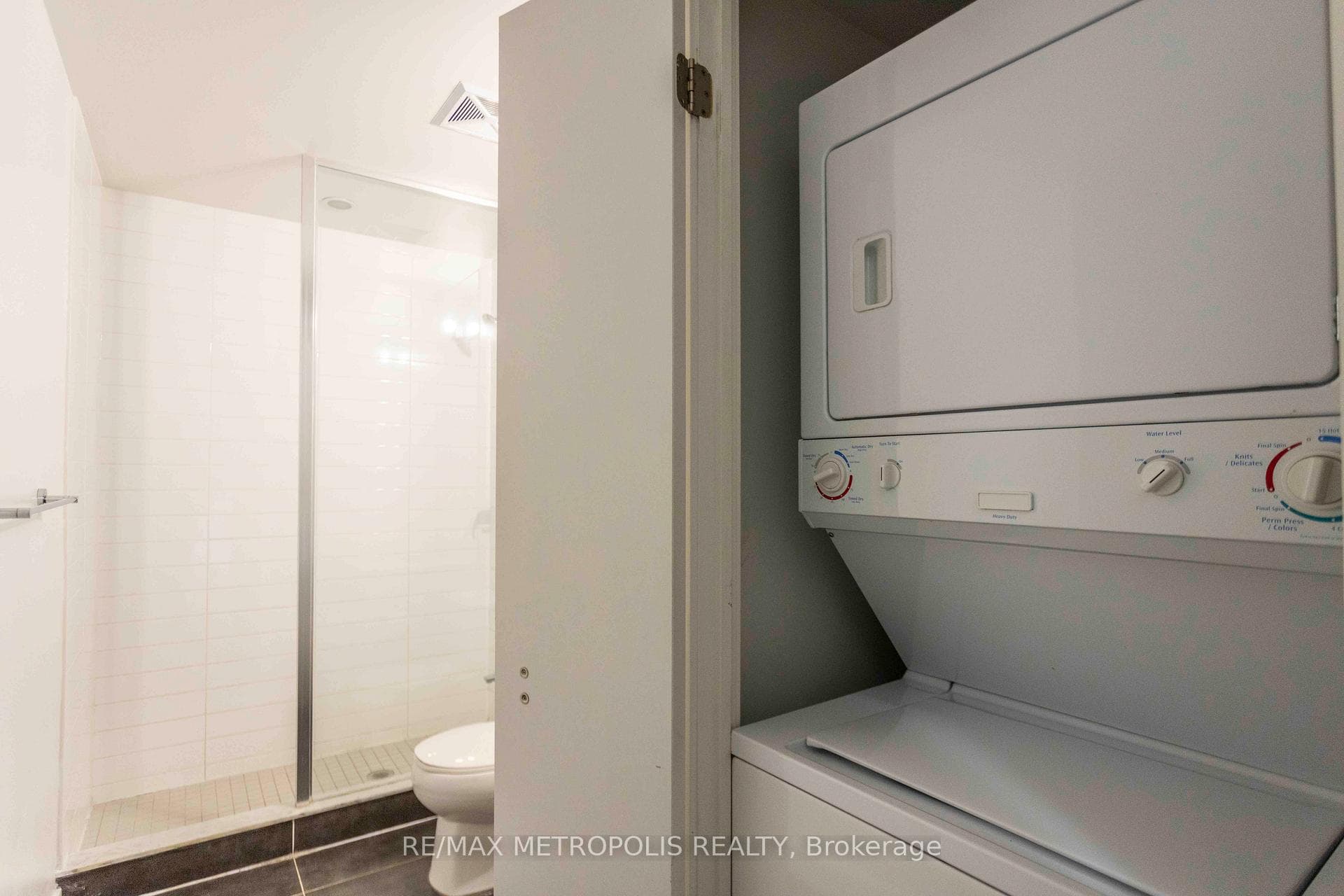 55 East Liberty Street 813, Toronto C01, ON M6K 3P9, Toronto C01, ON — photo 11 of 28