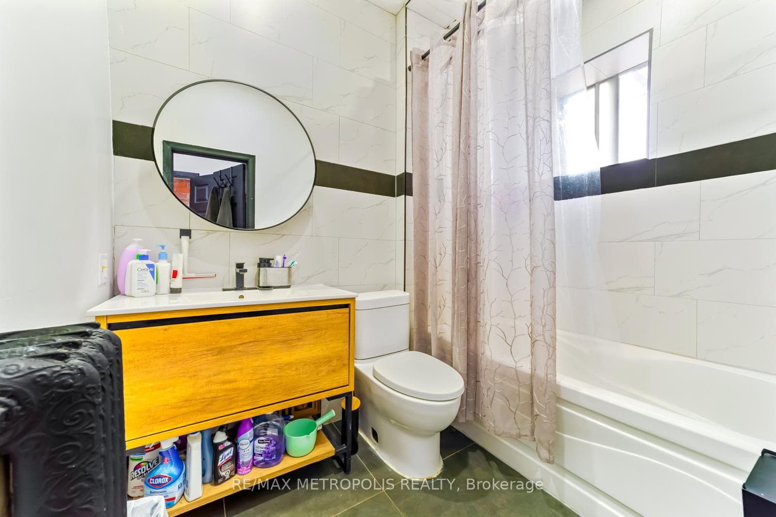 854 BATHURST Street, Toronto C02, ON M5R 3G3, Toronto C02, ON — photo 41 of 49