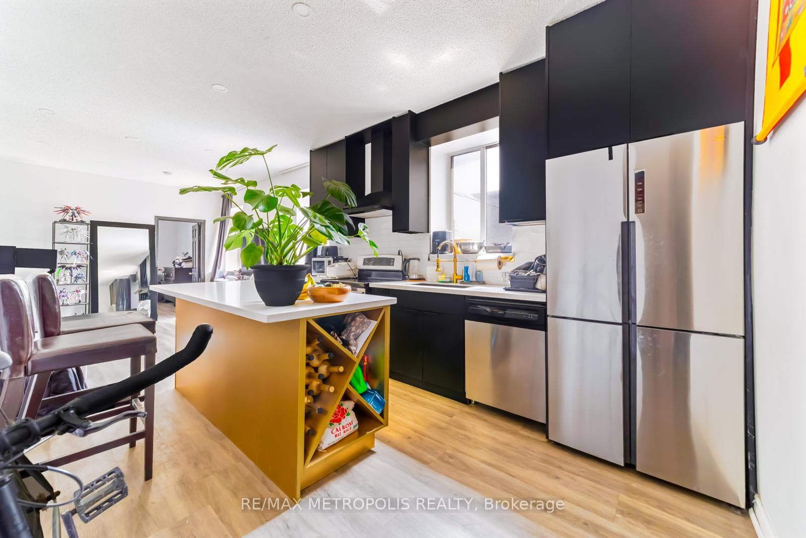 854 BATHURST Street, Toronto C02, ON M5R 3G3, Toronto C02, ON — photo 33 of 49