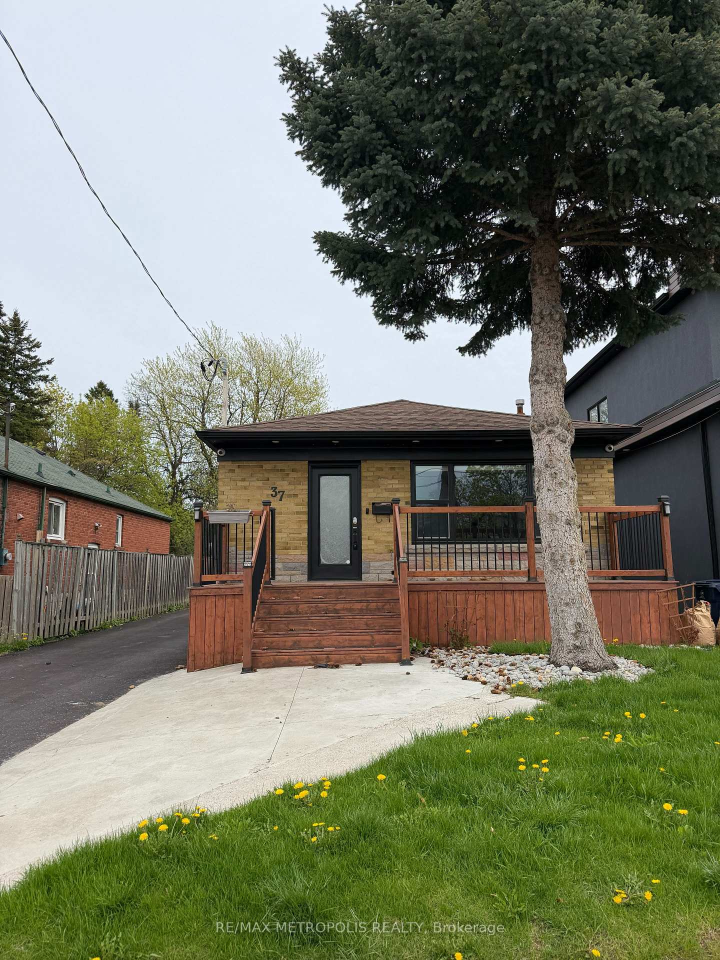 37 Lynvalley Crescent, Toronto E04, ON M1R 2V1, Toronto E04, ON — photo 1 of 29