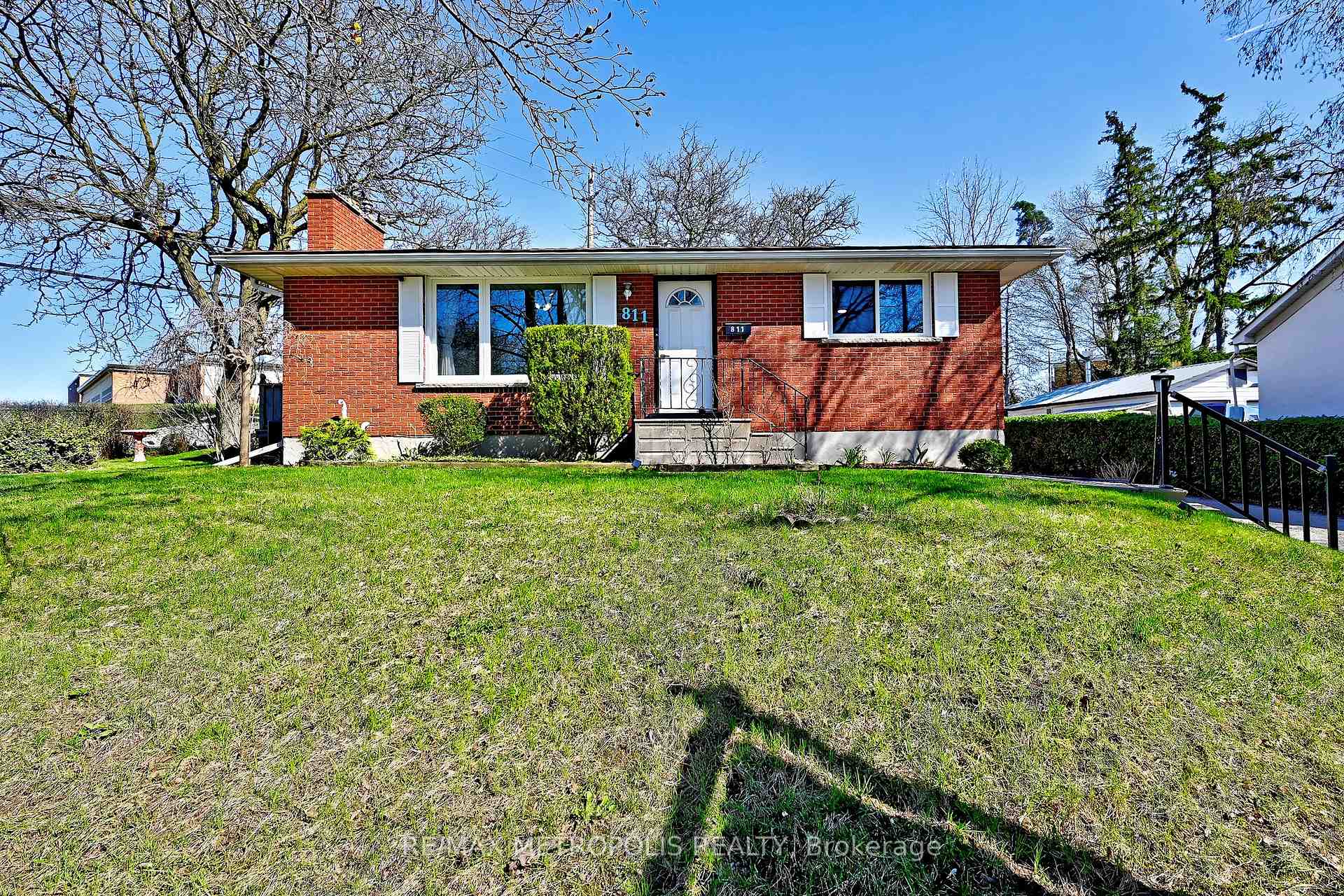 811 Dolph Street N, Cambridge, ON N3H 2B6, Cambridge, ON — photo 3 of 46