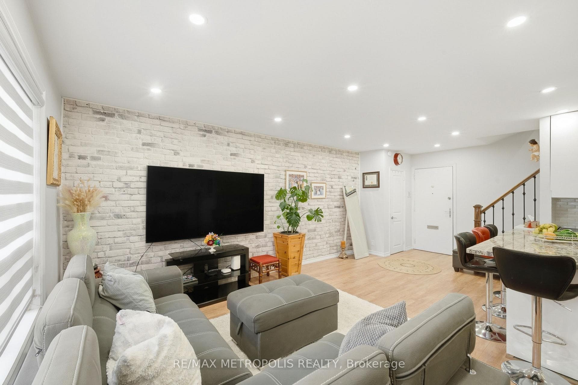 5877 Bathurst Street 205, Toronto C07, ON M2R 1Y7, Toronto C07, ON — photo 10 of 26
