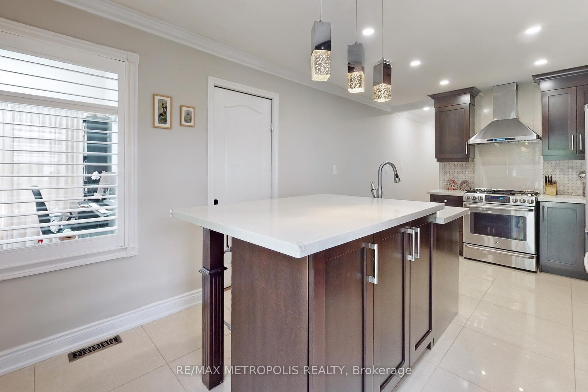 64 Mandel Crescent, Richmond Hill, ON L4C 9Z7, Richmond Hill, ON — photo 16 of 60