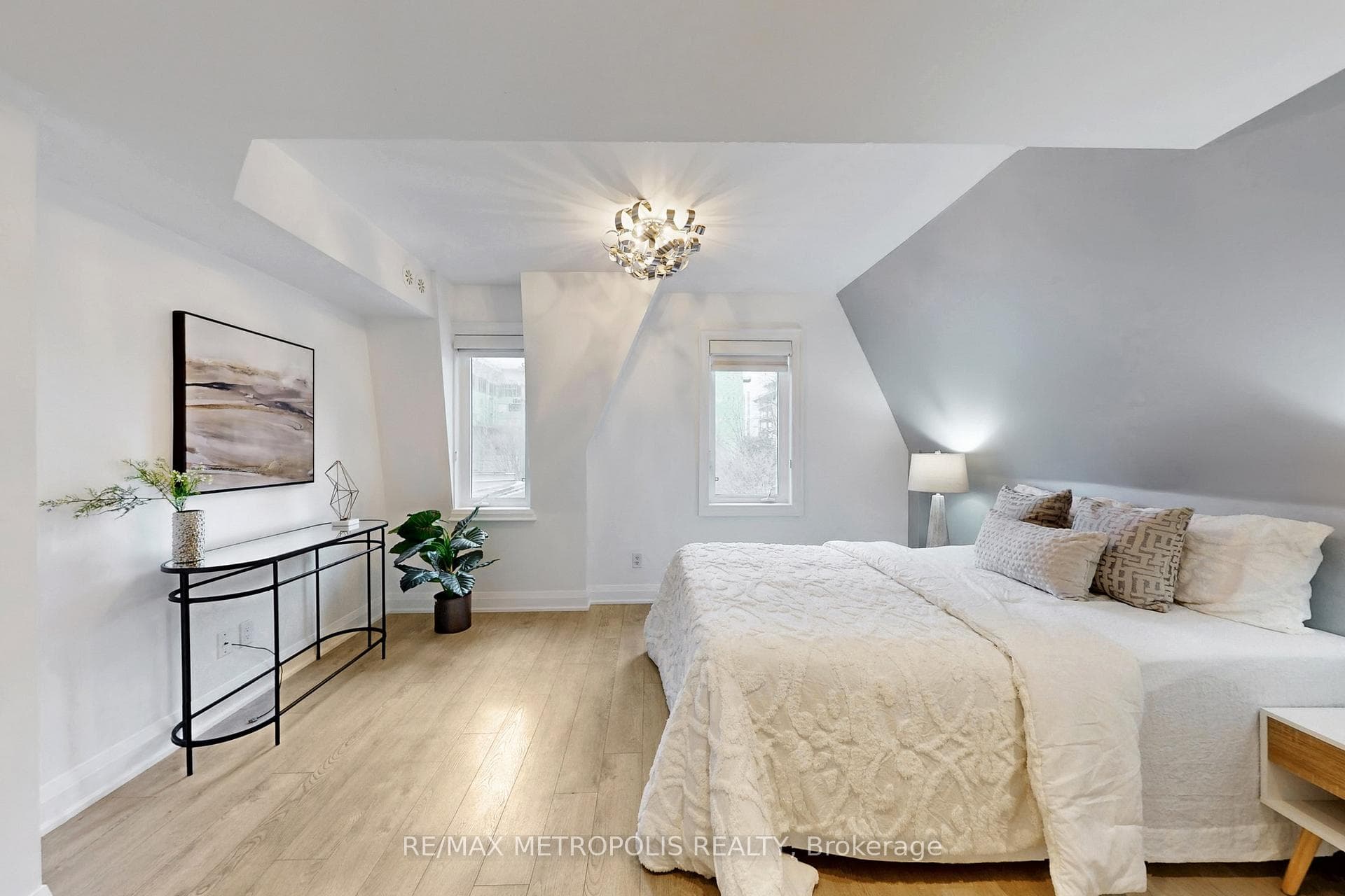 12 Sudbury Street 404, Toronto C01, ON M6J 3W7, Toronto C01, ON — photo 31 of 50