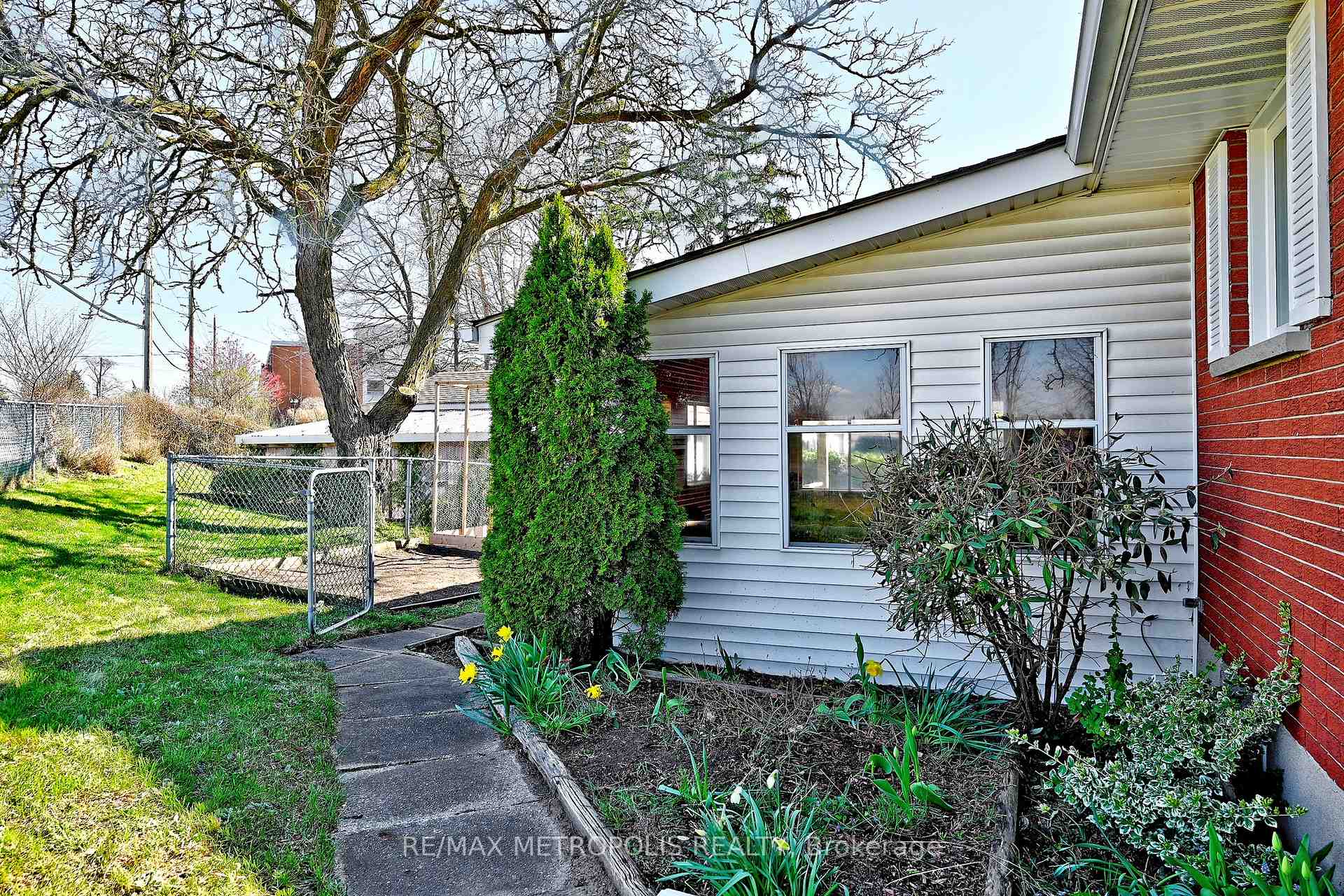 811 Dolph Street N, Cambridge, ON N3H 2B6, Cambridge, ON — photo 37 of 46