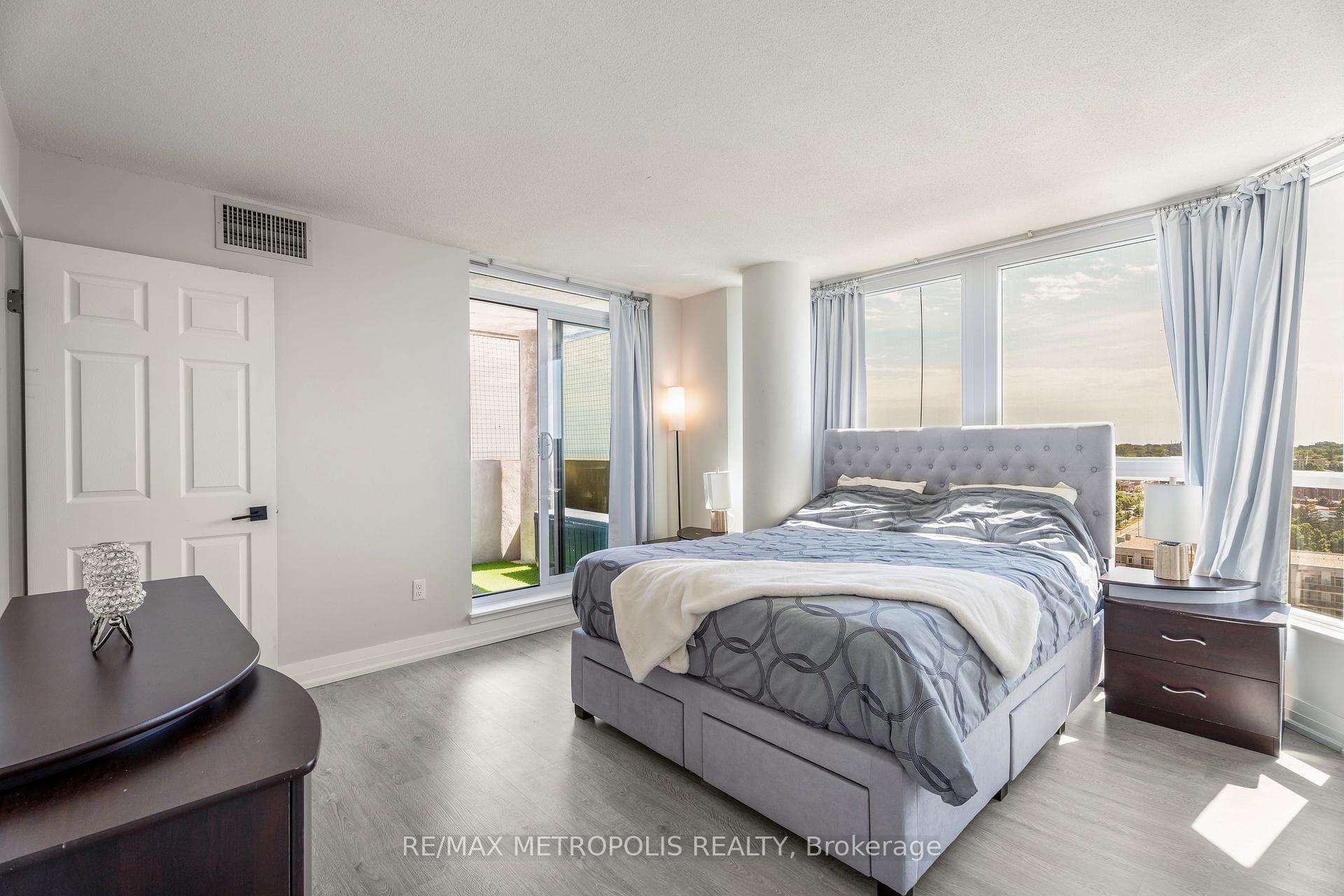3233 Eglinton Avenue E 1707, Toronto E08, ON M1J 3N6, Toronto E08, ON — photo 12 of 37