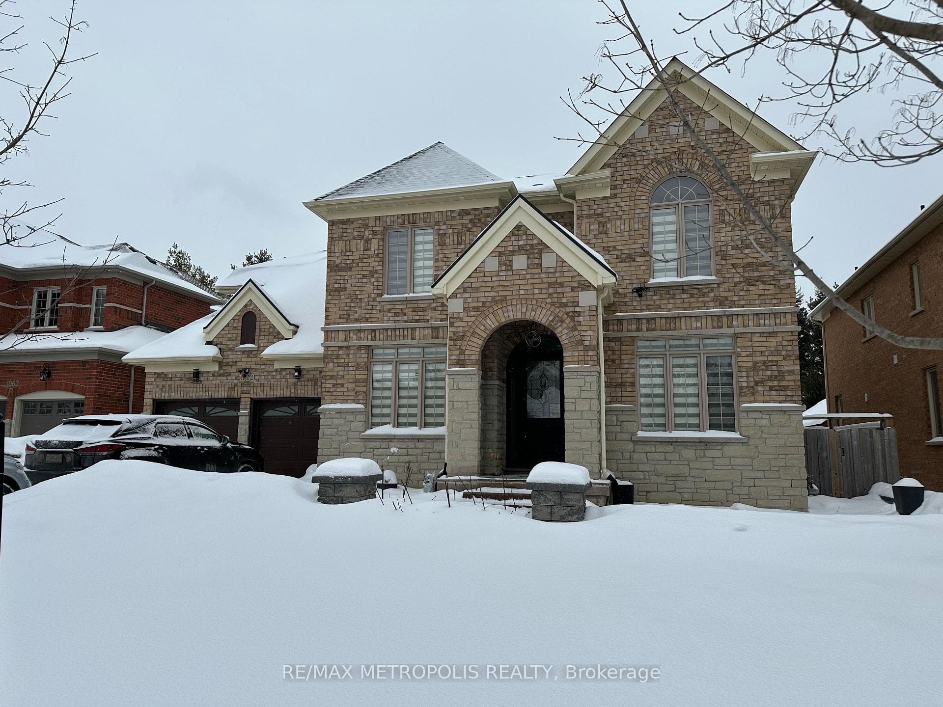 1069 Nellie Little Crescent, Newmarket, ON L3X 3E3, Newmarket, ON — photo 2 of 44