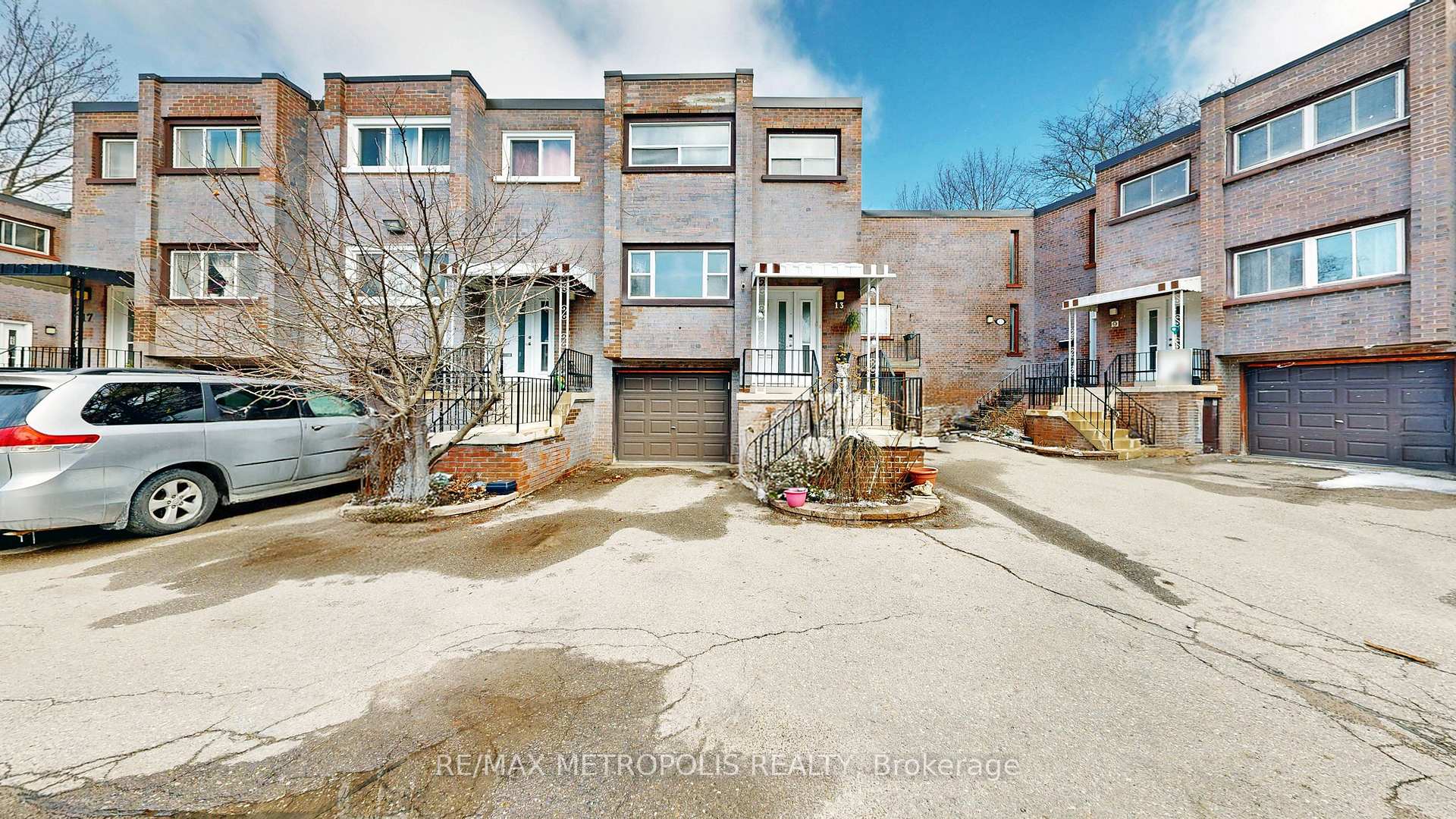 13 Candy Court Way 13, Toronto C07, ON M2R 2Y7, Toronto C07, ON — photo 1 of 34