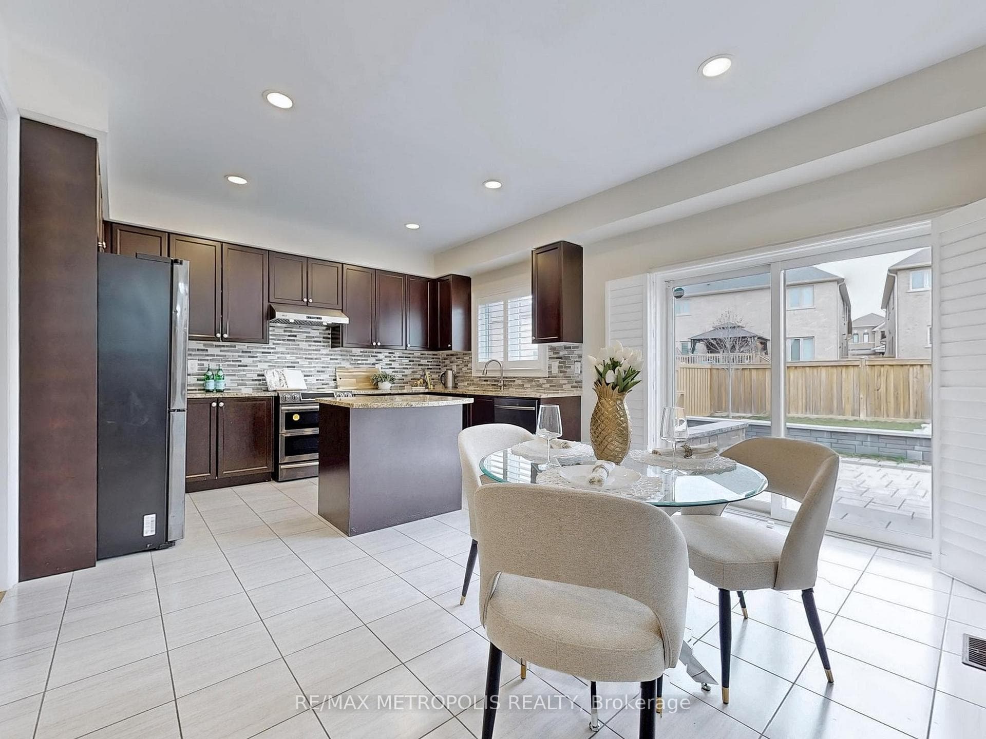 124 Milby Crescent, Bradford West Gwillimbury, ON L3Z 0X8, Bradford West Gwillimbury, ON — photo 8 of 28