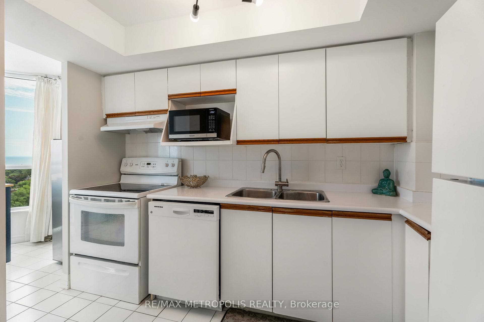 3233 Eglinton Avenue E 1707, Toronto E08, ON M1J 3N6, Toronto E08, ON — photo 7 of 37