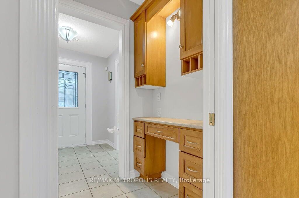 100 Warren Road, Kitchener, ON N2M 4T4, Kitchener, ON — photo 7 of 37