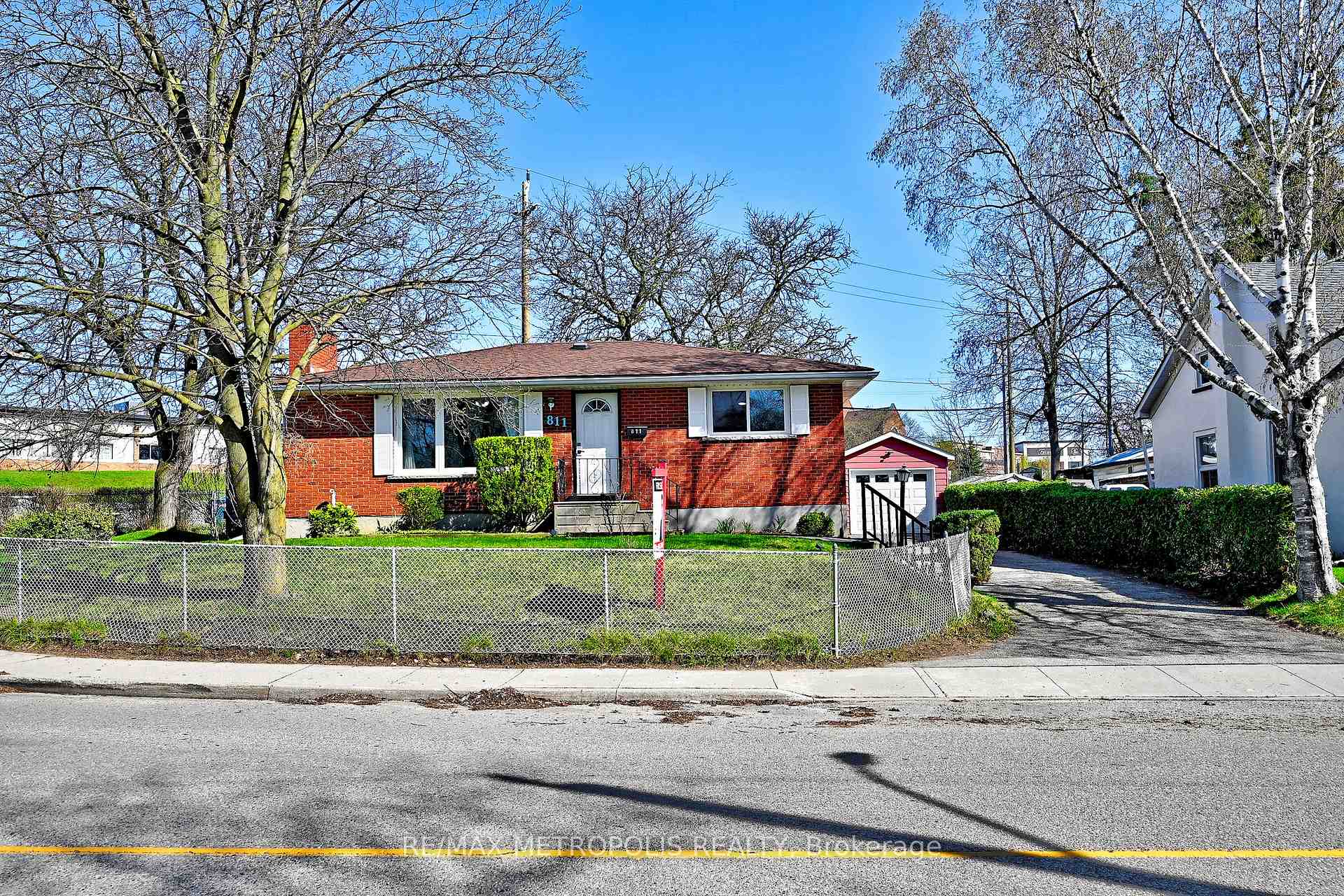 811 Dolph Street N, Cambridge, ON N3H 2B6, Cambridge, ON — photo 1 of 46