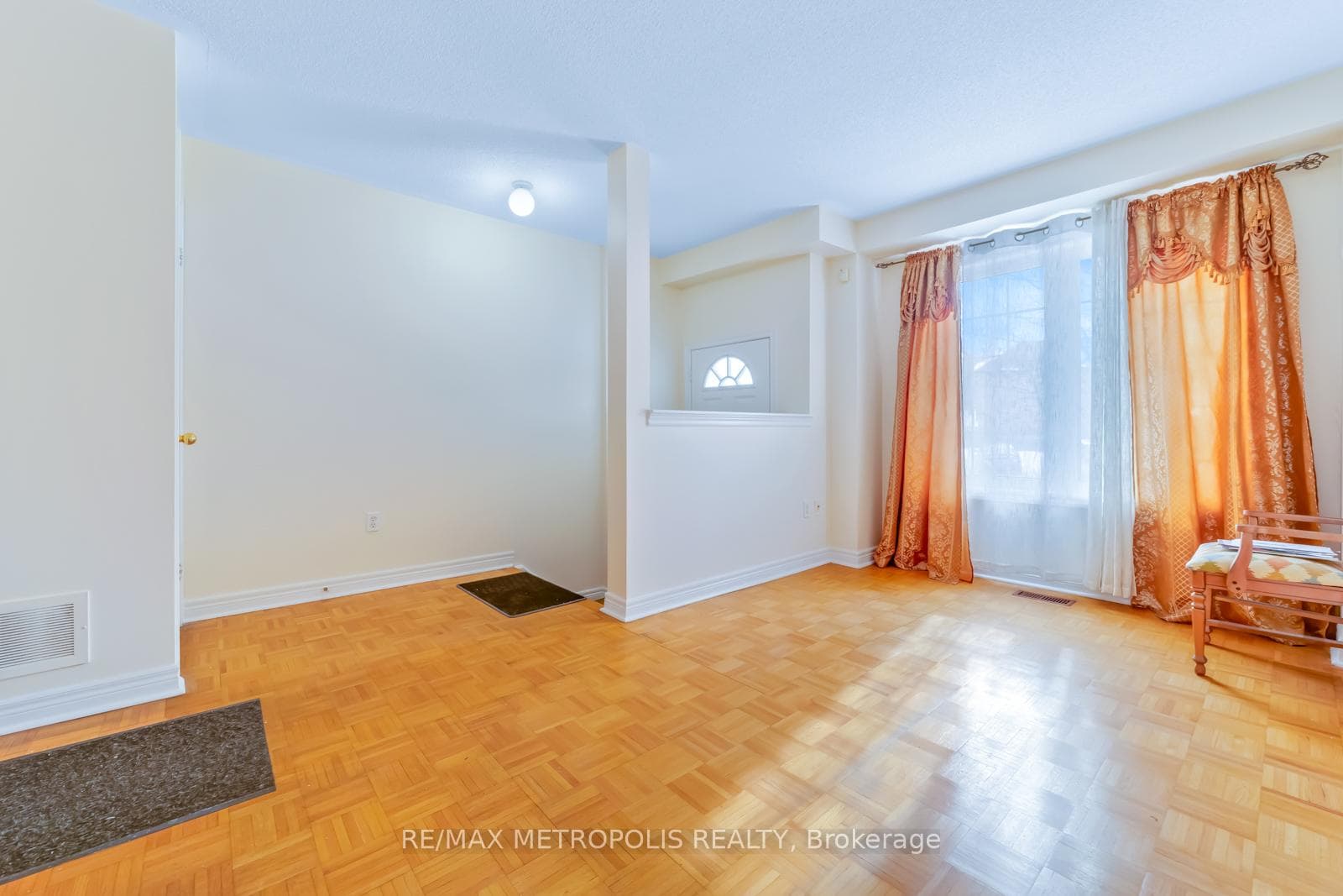 16B Gower Street, Toronto E03, ON M4B 3P5, Toronto E03, ON — photo 3 of 14