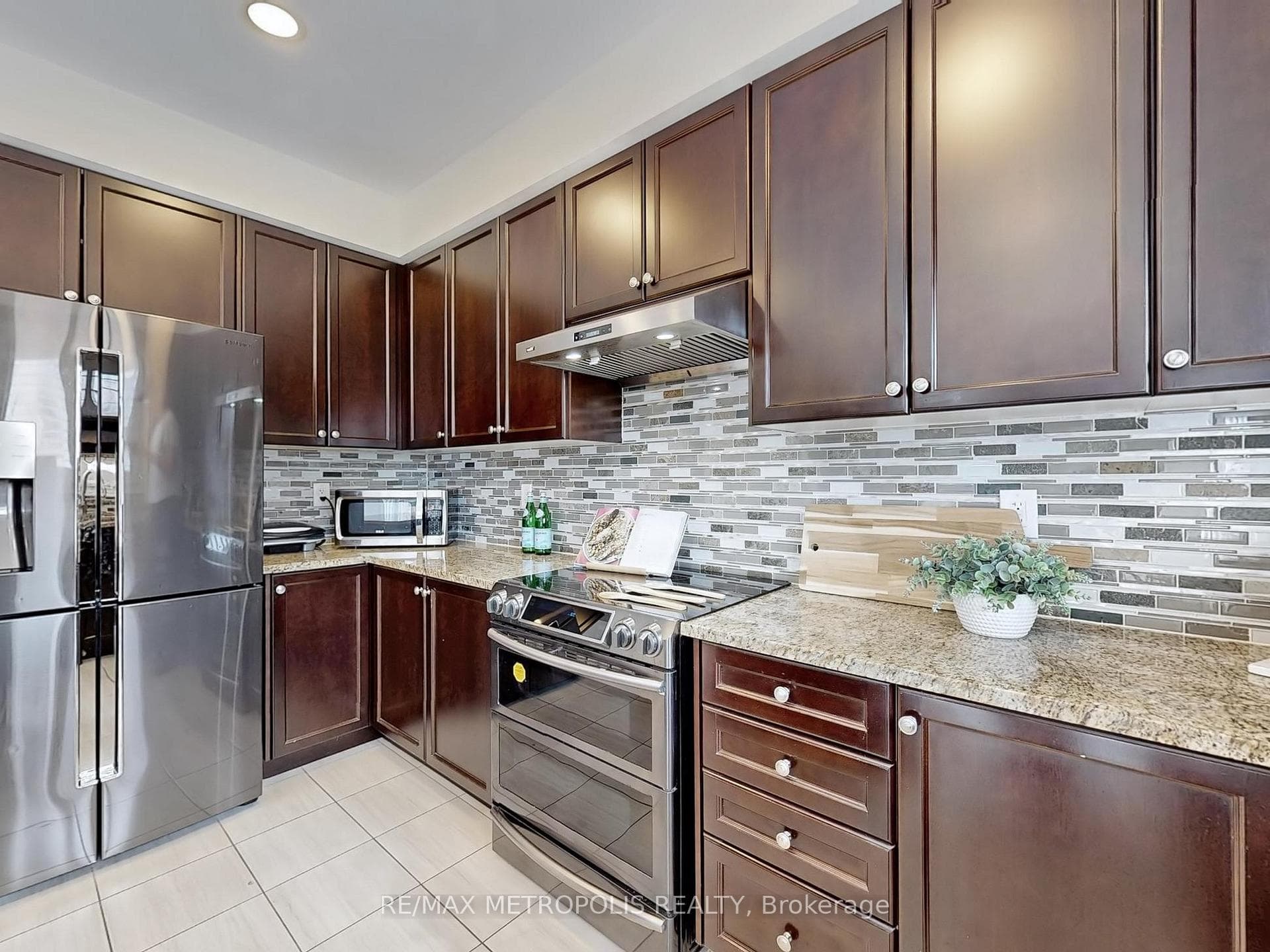 124 Milby Crescent, Bradford West Gwillimbury, ON L3Z 0X8, Bradford West Gwillimbury, ON — photo 9 of 28