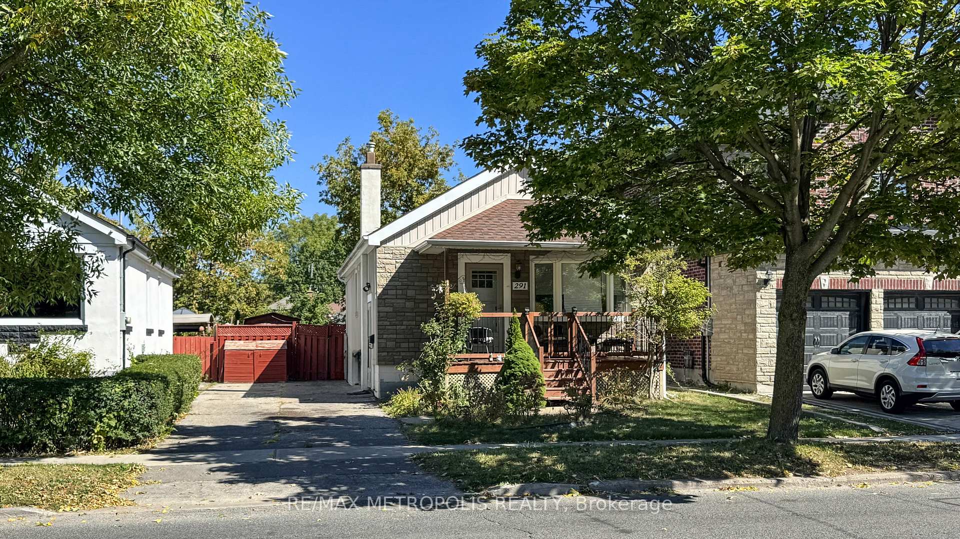 291 Kennedy Road E, Toronto E06, ON M1N 3P6, Toronto E06, ON — photo 1 of 47