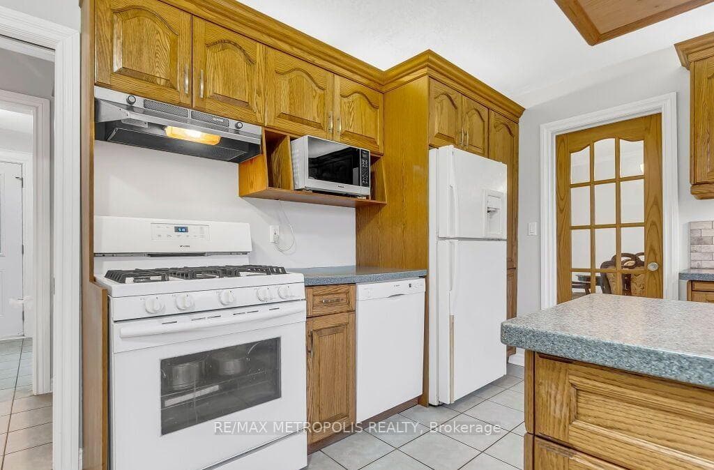100 Warren Road, Kitchener, ON N2M 4T4, Kitchener, ON — photo 9 of 37