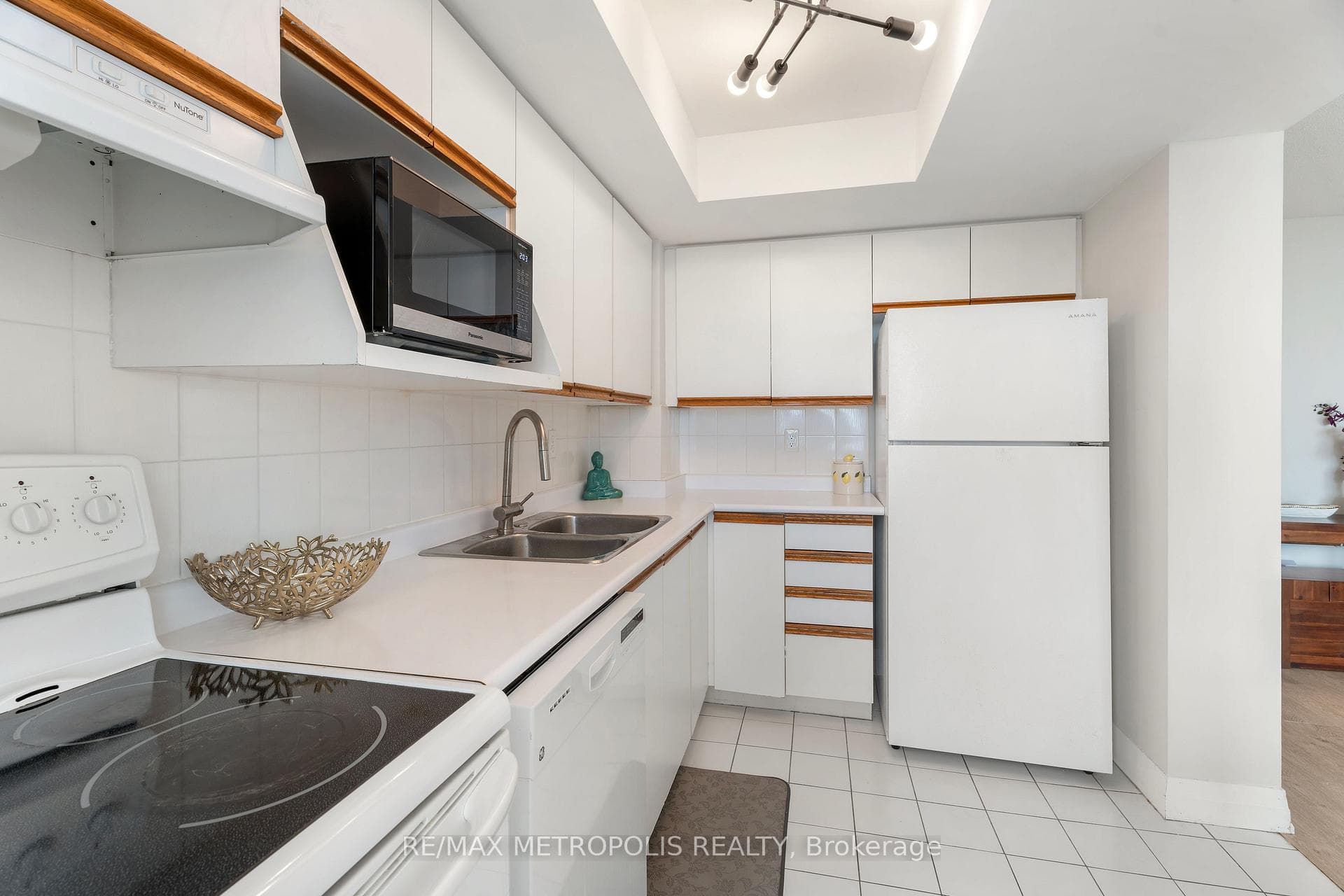 3233 Eglinton Avenue E 1707, Toronto E08, ON M1J 3N6, Toronto E08, ON — photo 8 of 37