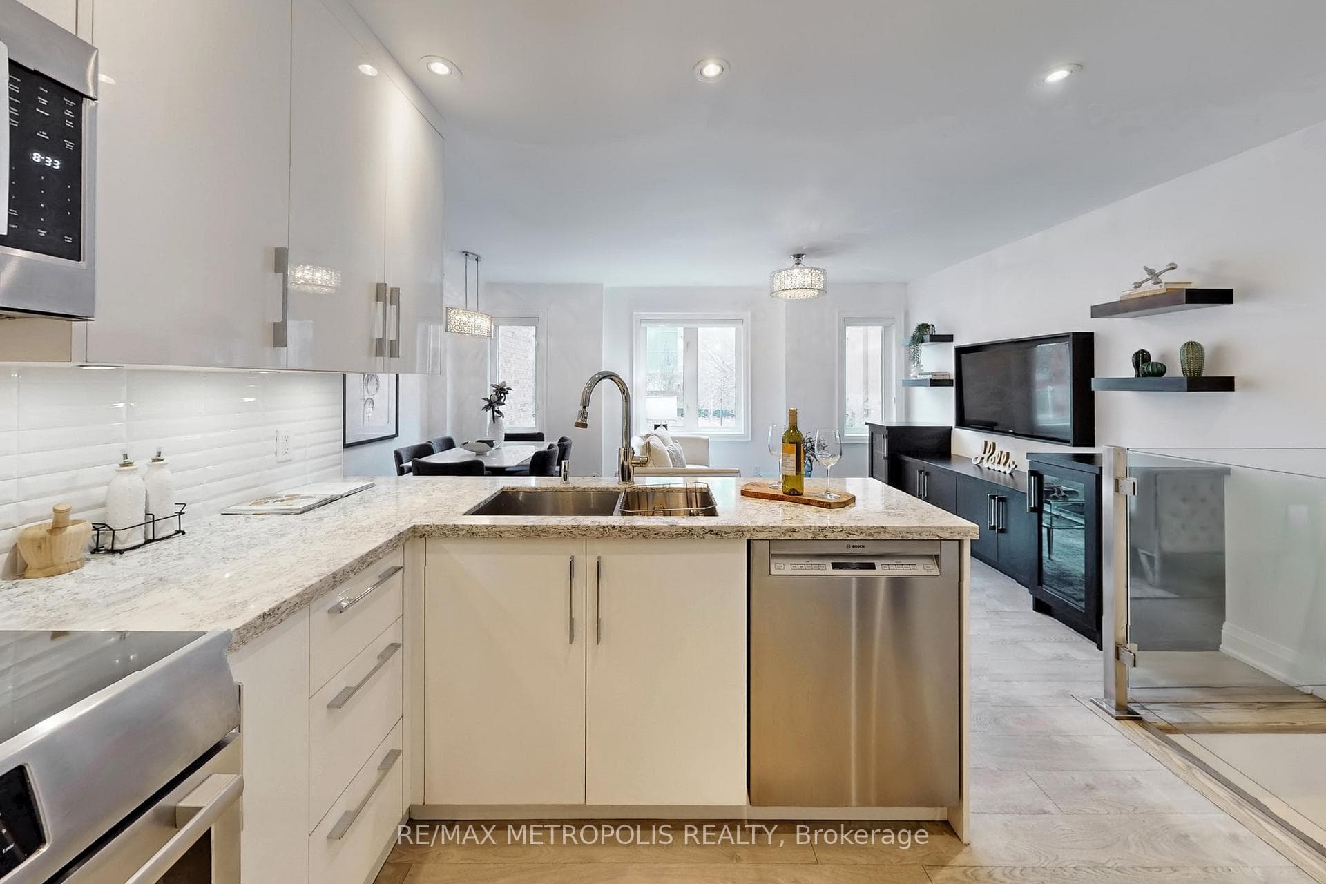 12 Sudbury Street 404, Toronto C01, ON M6J 3W7, Toronto C01, ON — photo 17 of 50
