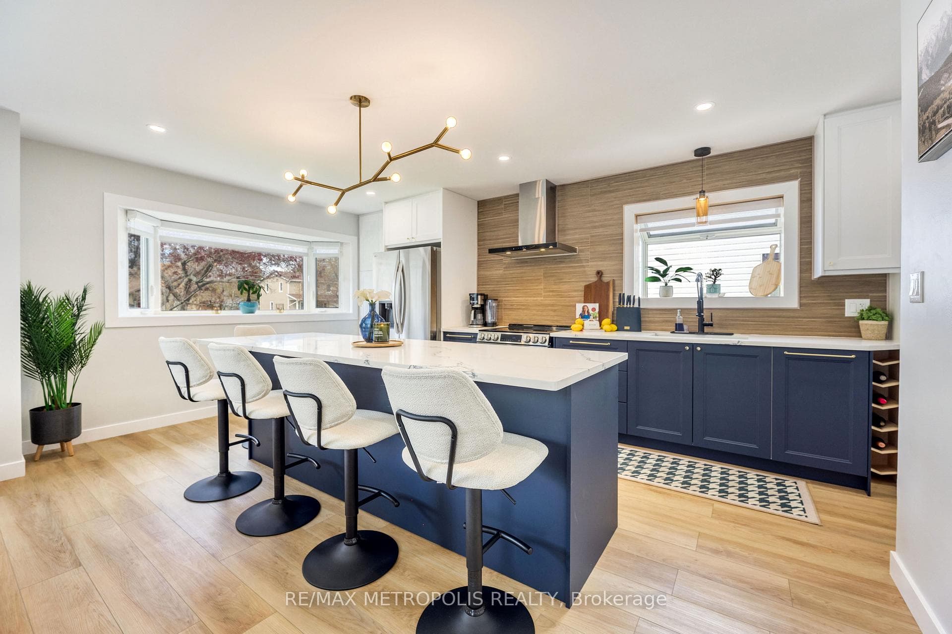 711 Michigan Avenue, Point Edward, ON N7V 1G9, Point Edward, ON — photo 11 of 46