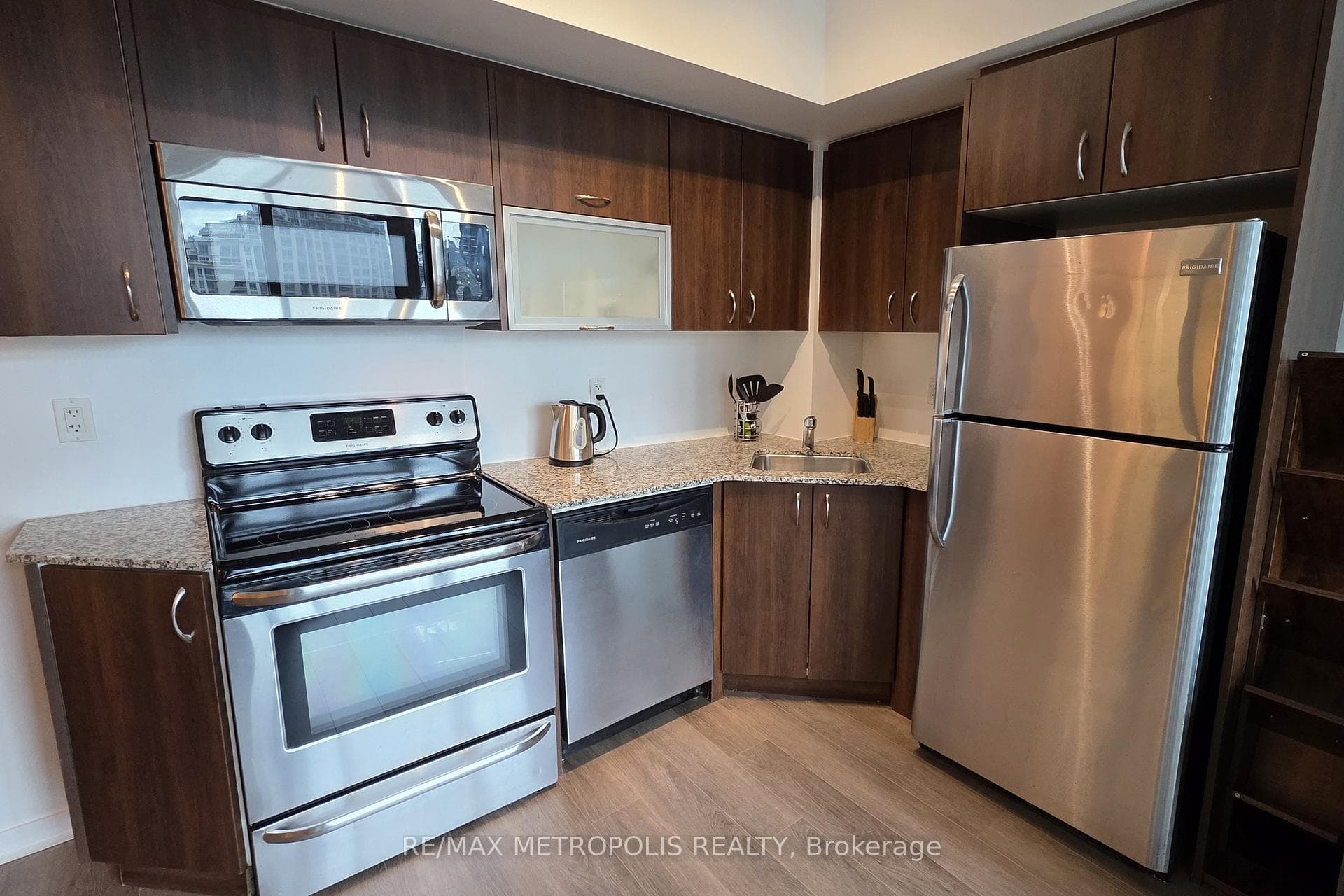 55 East Liberty Street 813, Toronto C01, ON M6K 3P9, Toronto C01, ON — photo 4 of 28