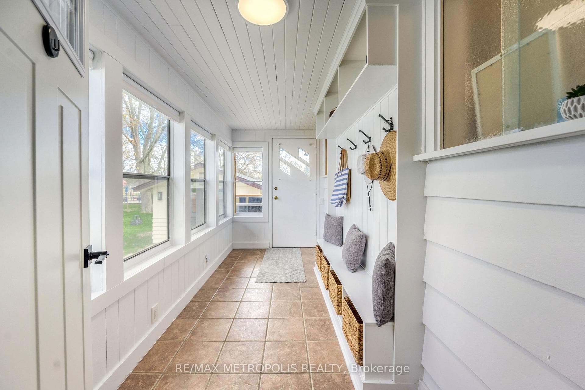 711 Michigan Avenue, Point Edward, ON N7V 1G9, Point Edward, ON — photo 18 of 46