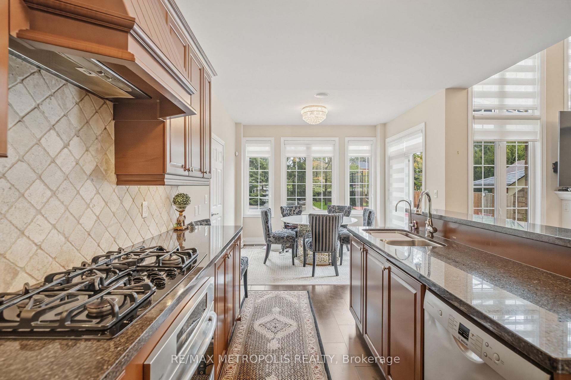 1069 Nellie Little Crescent, Newmarket, ON L3X 3E3, Newmarket, ON — photo 17 of 44