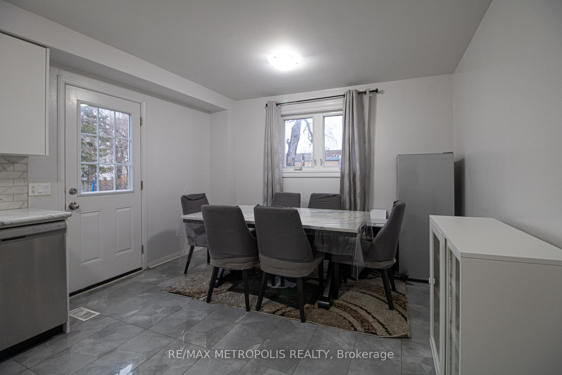 1098 Cedar Street, Oshawa, ON L1J 3R9, Oshawa, ON — photo 5 of 51