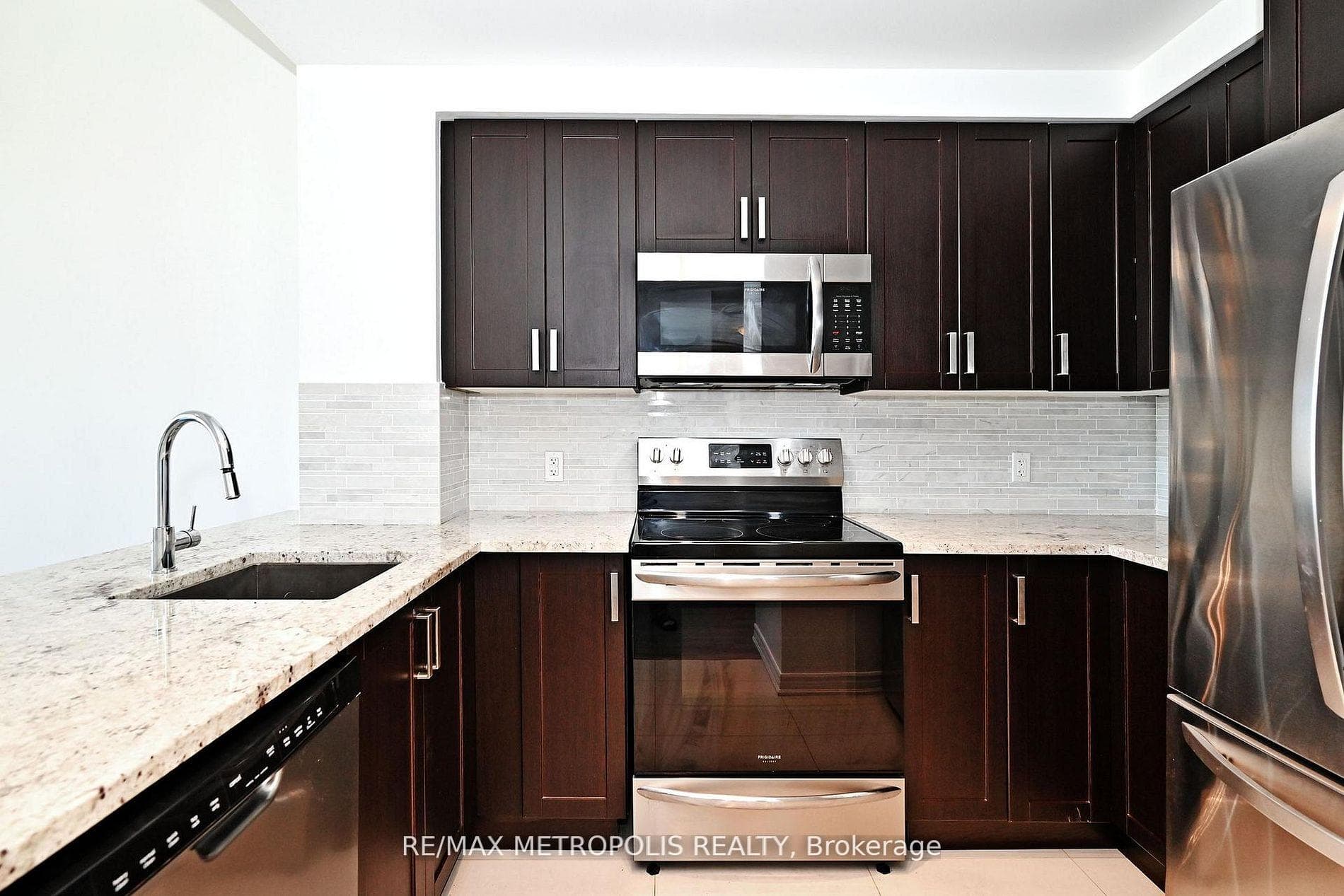 11611 Yonge Street 809, Richmond Hill, ON L4E 1G2, Richmond Hill, ON — photo 20 of 43